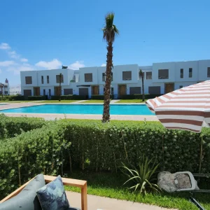 Piscine du projet Casa Del Mar – Villas modernes à Sidi Rahal